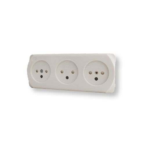 שקע YARDEN PG-3 נמוך עם תריס בטחון בצבע לבן מתח/זרם 230V/16A FETAYA