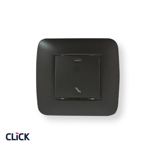 לחצן מדרגות רחב CLICK לקופסא עגולה (55) מתח/זרם 230/16A בצבע שחור מט FETAYA